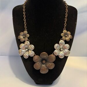 🛍️ 3 for $25 🛍️ Aged Copper & Silver ‘Secret Garden’ Floral Necklace 17”+3”